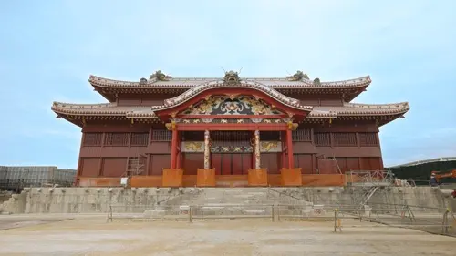 よみがえる首里城
～琉球王国の色に挑む～